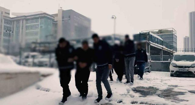 Gaziantep&rsquo;te nitelikli dolandırıcılık operasyonu: 25 adet ruhsatsız silah ele ge&ccedil;irildi 4