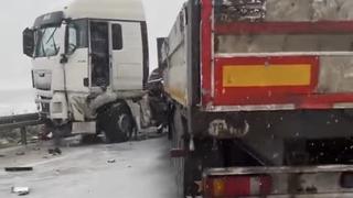 Düzce’de tır makaslaması çevre yolunu kapattı