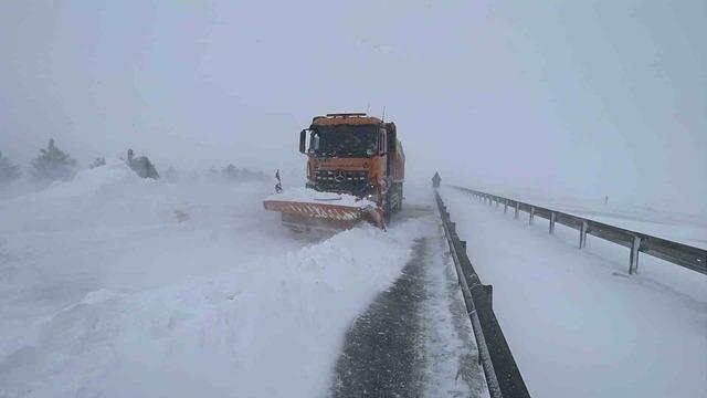 Sivas’ın dışarı ile ulaşımı kesildi