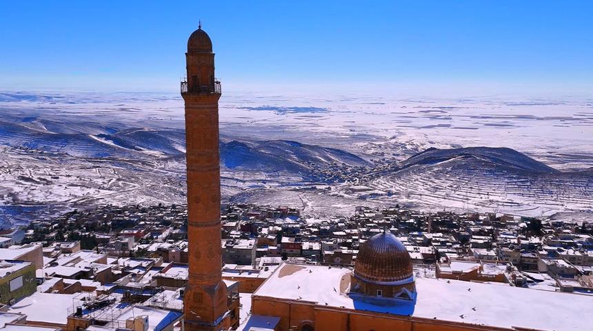 Mardin&rsquo;de 140 yerleşim yerinin yolu kardan kapandı