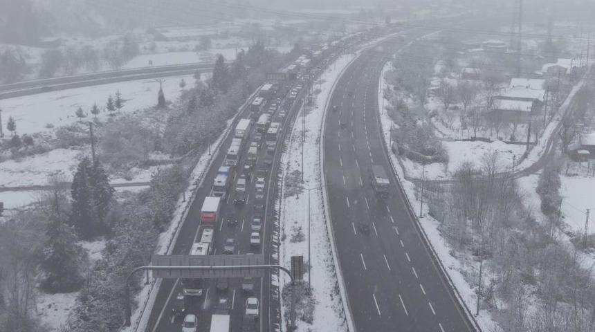 Anadolu otoyolunda kontroll&uuml; ge&ccedil;iş sağlanıyor