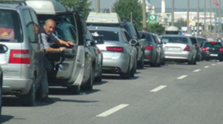 Tatil dönüşü 5 kilometrelik kuyruk