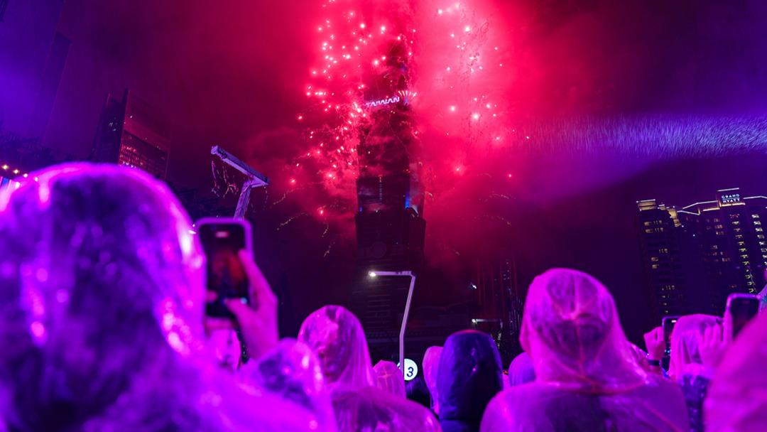 T&uuml;m d&uuml;nyada 2026 coşkusu! Kutlamalar başladı, sırayla merhaba diyorlar 8