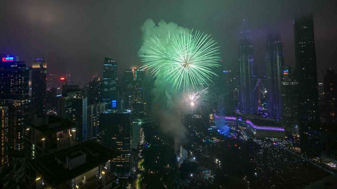 T&uuml;m d&uuml;nyada 2026 coşkusu! Kutlamalar başladı, sırayla merhaba diyorlar 7