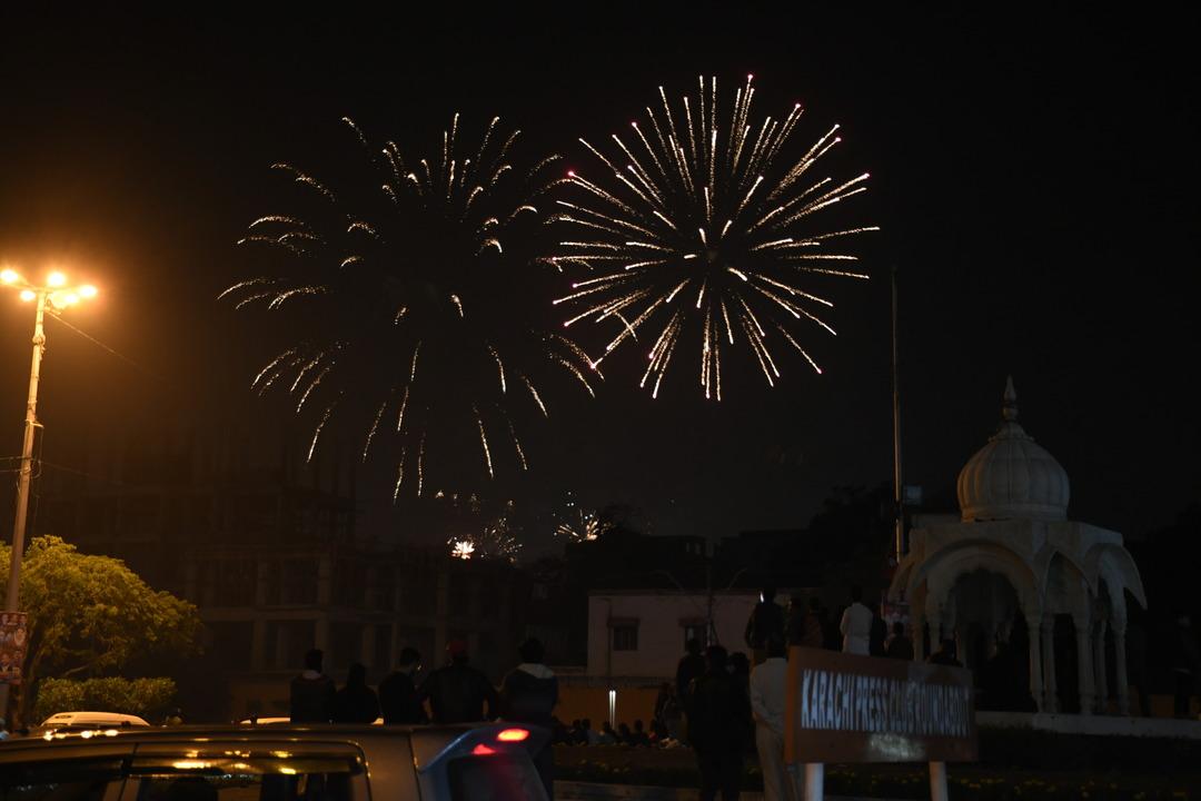 T&uuml;m d&uuml;nyada 2026 coşkusu! Kutlamalar başladı, sırayla merhaba diyorlar 1