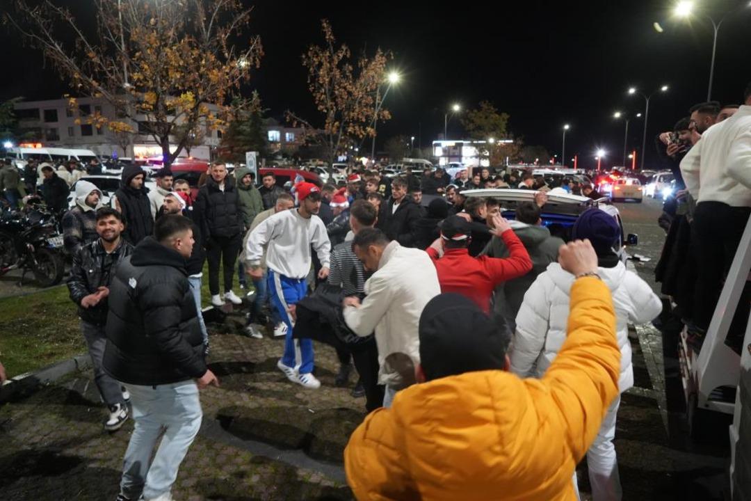 T&uuml;rkiye 2026 ya  merhaba  dedi: İşte yurdun d&ouml;rt bir yanından kutlama g&ouml;r&uuml;nt&uuml;leri 19