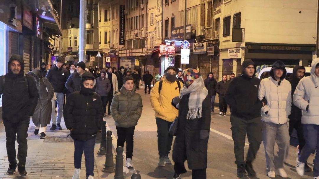 Filistin e destek i&ccedil;in on binlerce kişinin Galata K&ouml;pr&uuml;s&uuml; ne y&uuml;r&uuml;y&uuml;ş&uuml; başladı 4