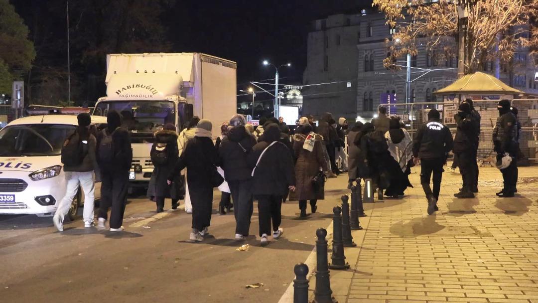 Filistin e destek i&ccedil;in on binlerce kişinin Galata K&ouml;pr&uuml;s&uuml; ne y&uuml;r&uuml;y&uuml;ş&uuml; başladı 2