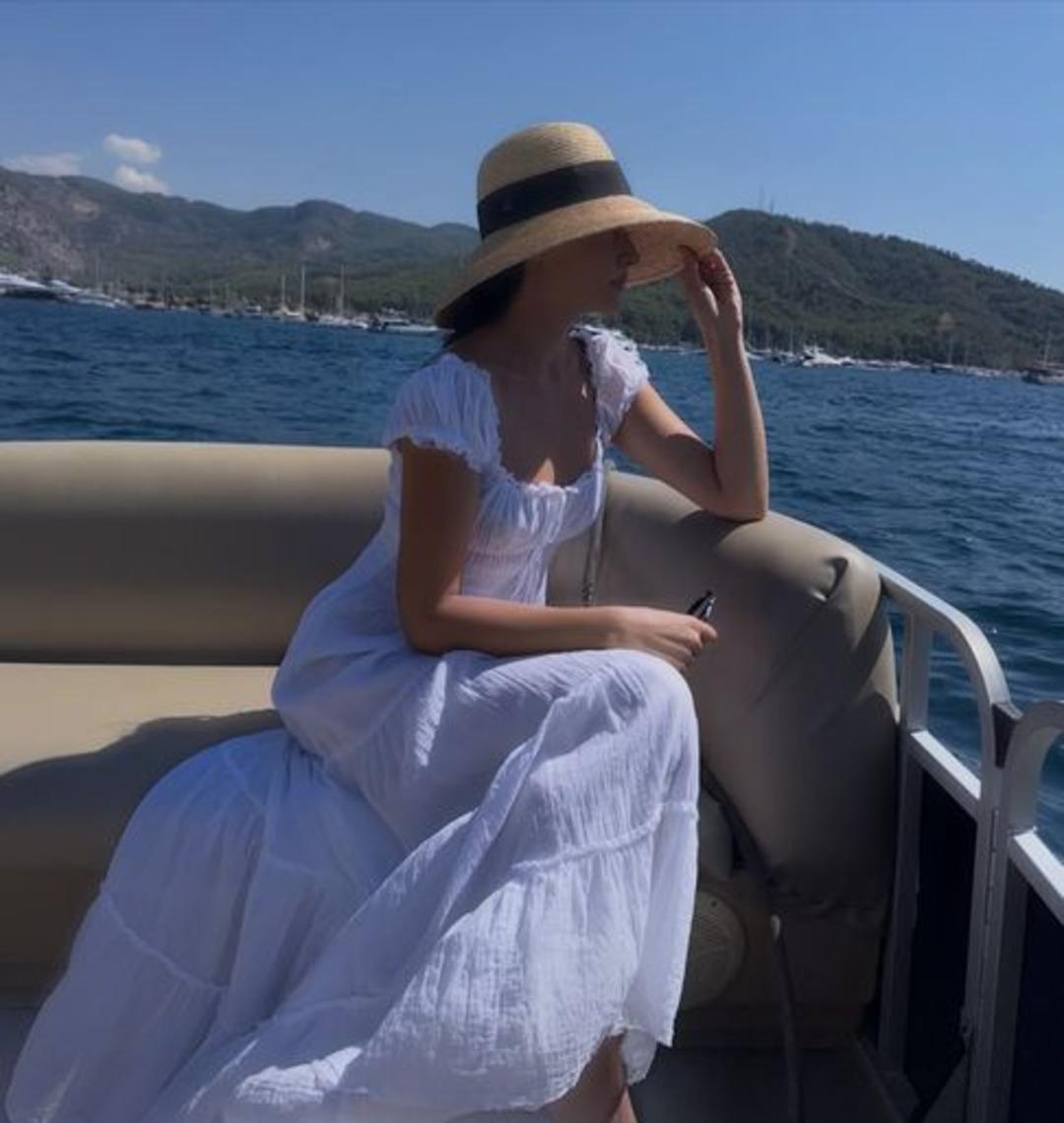 Esra Bilgi&ccedil; aşka geldi! 2025 e b&ouml;yle veda etti 2