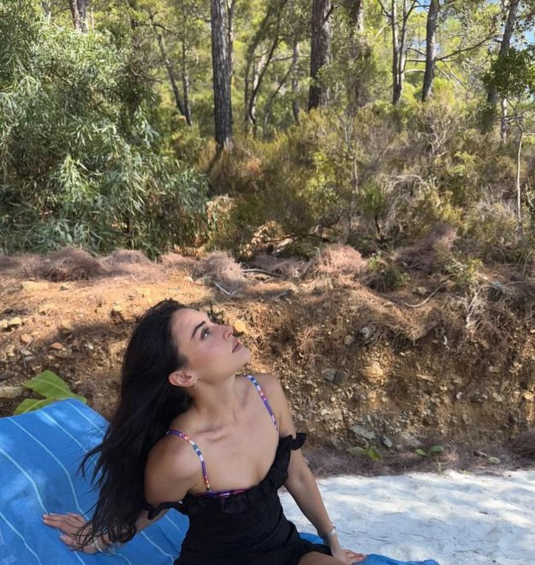 Esra Bilgi&ccedil; aşka geldi! 2025 e b&ouml;yle veda etti 1