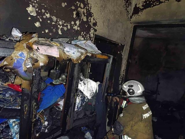 Kumaş deposu alevlere teslim oldu 2