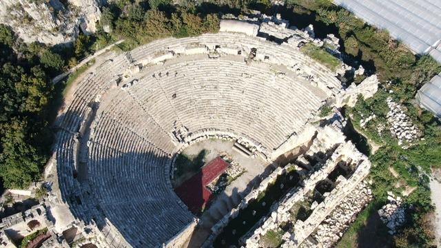 Anadolu’nun Pompei’si Myra’da kazılar özel mülkiyet sınırlarında ilerliyor