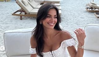 Aşkını artık gizlemiyor! Sevgilisiyle pozlarını yayınladı