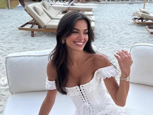 Aşkını artık gizlemiyor! Sevgilisiyle pozlarını yayınladı