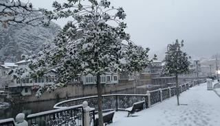 Amasya yeni yıla karla girdi, şehir beyaza b&uuml;r&uuml;nd&uuml;