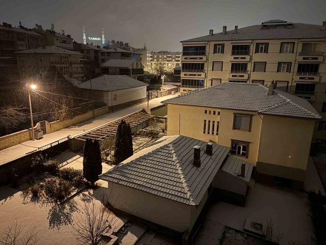 Kulu&rsquo;da mevsimin ilk kar yağışı etkili oldu 2