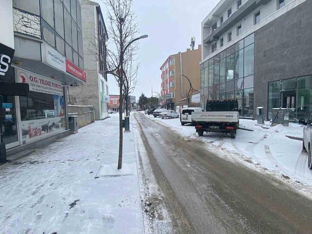 Kulu&rsquo;da mevsimin ilk kar yağışı etkili oldu 1