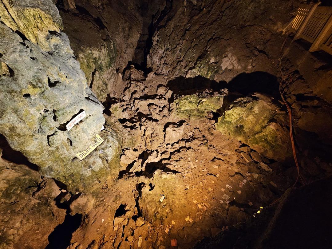 Turizme a&ccedil;ılan ilk  labirent mağara ! Efsanelerle anılan aşk iksiri: Artık kağıt para atılıyor 2