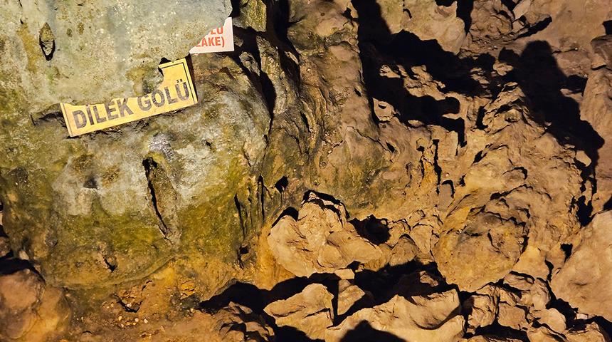 Turizme a&ccedil;ılan ilk 'labirent mağara'! Efsanelerle anılan aşk iksiri: Artık kağıt para atılıyor