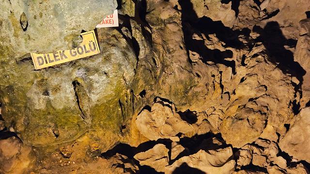 Turizme açılan ilk 'labirent mağara'! Efsanelerle anılan aşk iksiri: Artık kağıt para atılıyor