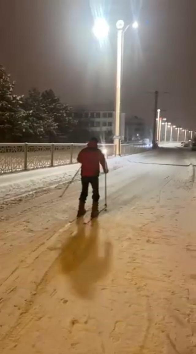 Kayak takımıyla caddede gezdi 1