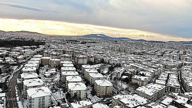 İstanbul’un yüksek kesimleri beyaza büründü