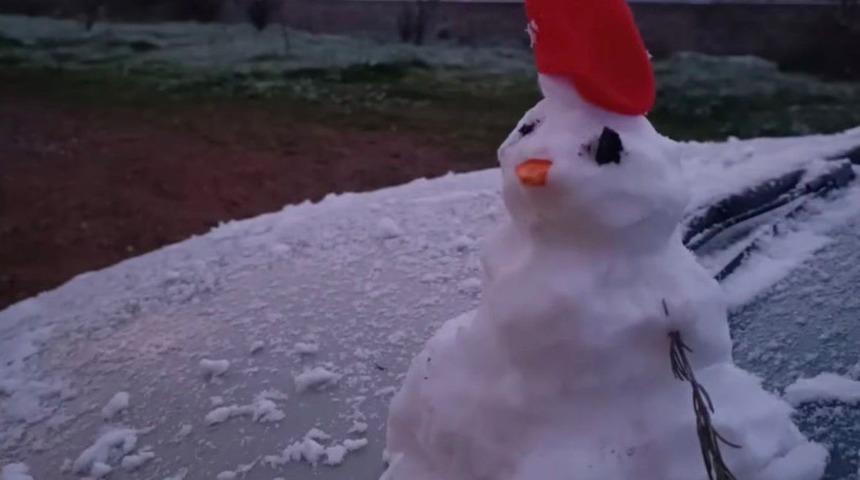 Urla&rsquo;da kar yağışı etkili oldu