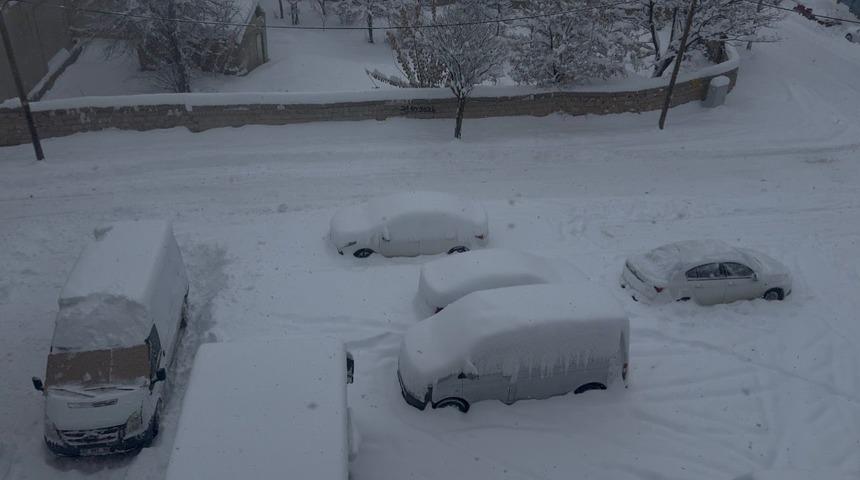 Patnos&rsquo;ta kar hayatı durdurdu