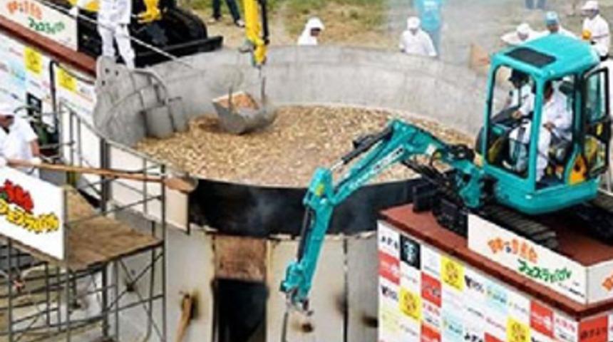 İş makineleriyle yahni pişirdiler