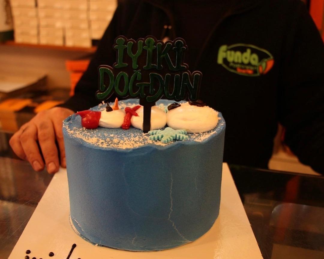 Bir ilin pastanelerinde b&uuml;y&uuml;k telaş var:  Herkesin doğum tarihini 1 Ocak yazmışlar  4