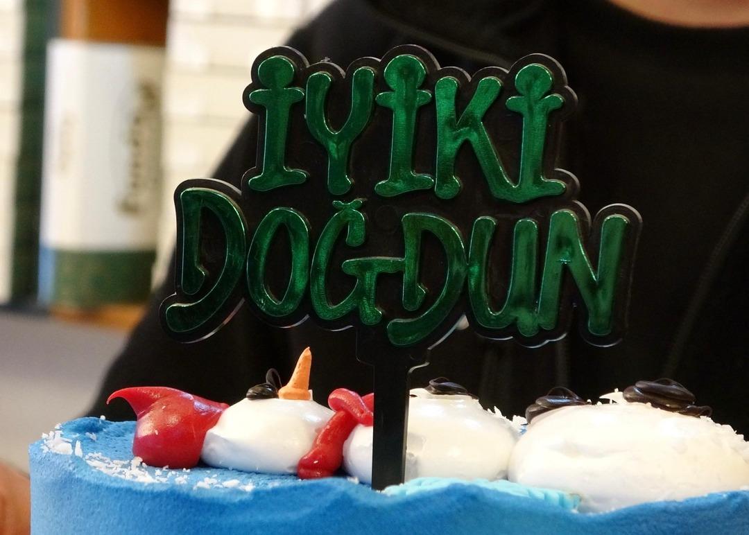 Bir ilin pastanelerinde b&uuml;y&uuml;k telaş var:  Herkesin doğum tarihini 1 Ocak yazmışlar  5