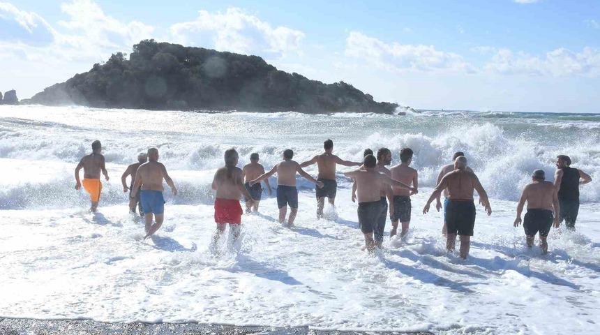 Mersin'de yeni yıl geleneği bozulmadı