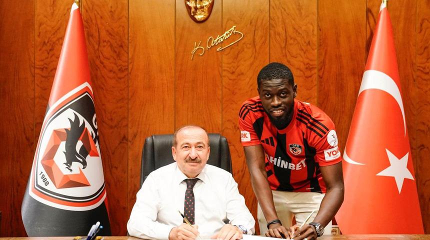 Gaziantep FK'da şok ayrılık! Badou Ndiaye ile yollar ayrıldı