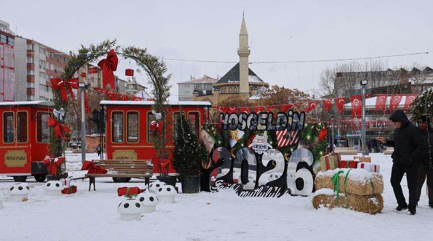 Kırşehir&rsquo;de yeni yılın ilk g&uuml;n&uuml; meydan soğuk havaya teslim oldu