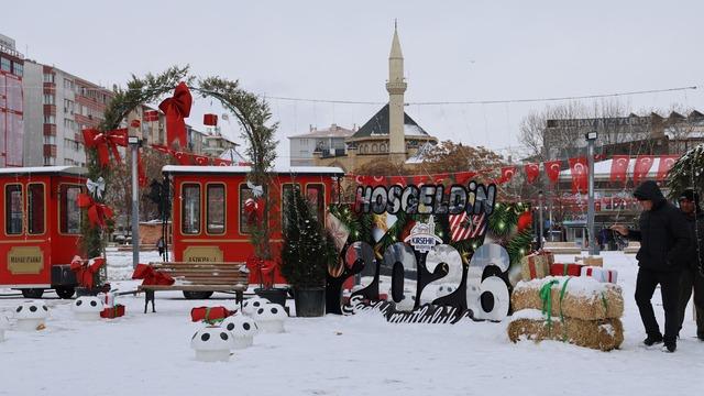 Kırşehir’de yeni yılın ilk günü meydan soğuk havaya teslim oldu