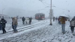 Taksim karla kaplandı