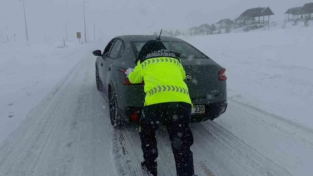 Kayseri’de ulaşıma kar engeli