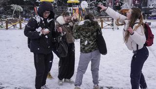 Yeni yıl karla başladı! &Ccedil;ok sayıda ilde okullar tatil edildi