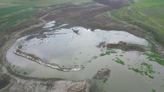 Doğuda kar batıda kuraklık: Gölette korkutan görüntü