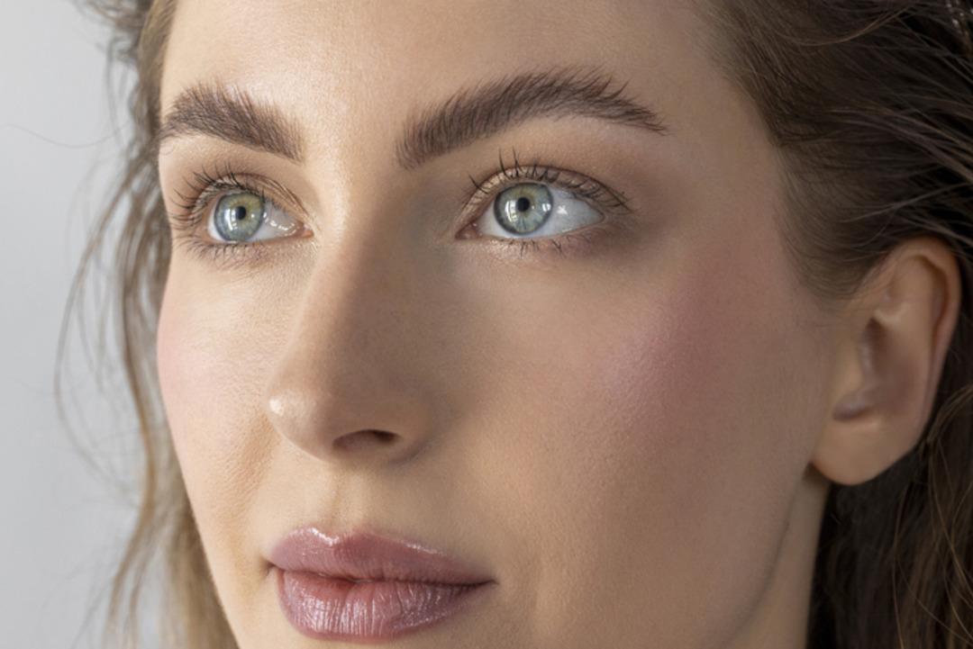 Para harcamadan gen&ccedil; g&ouml;r&uuml;nmenin sırları a&ccedil;ıklandı! Makyajda bu hataları yapmayın 4