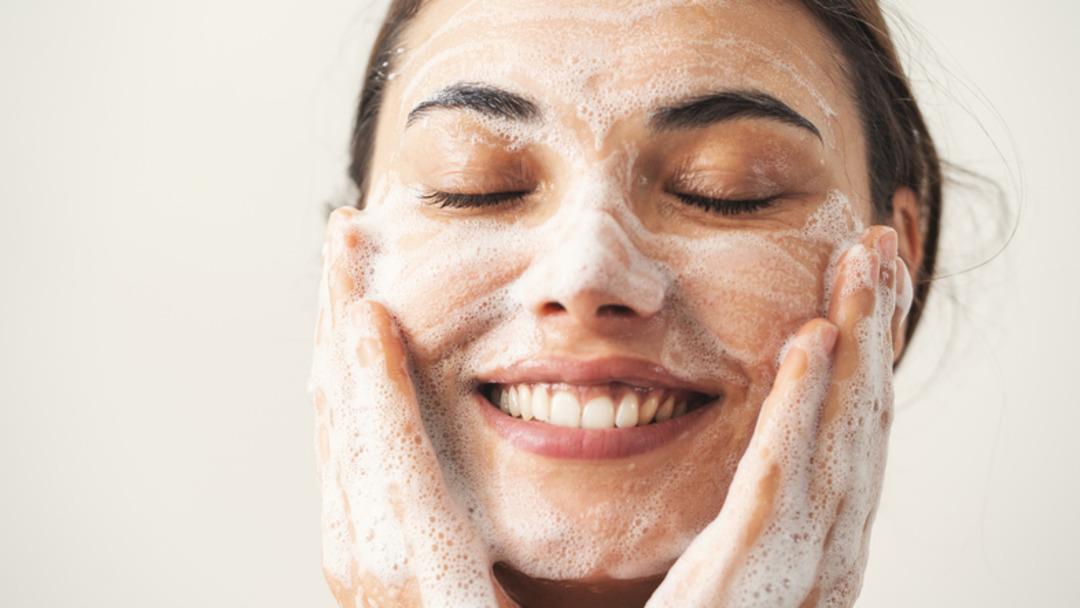 Para harcamadan gen&ccedil; g&ouml;r&uuml;nmenin sırları a&ccedil;ıklandı! Makyajda bu hataları yapmayın 7