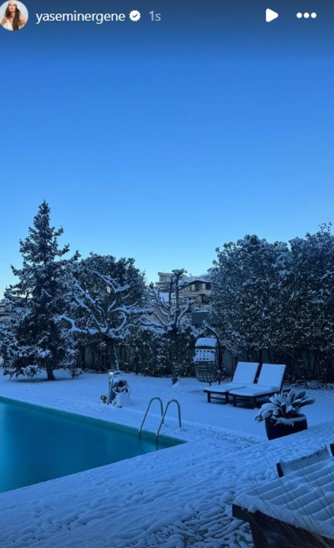 Boşanır boşanmaz l&uuml;ks siteye taşındı! Yasemin Ergene nin kar manzarası mest etti  4