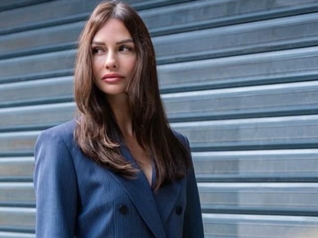 Boşanır boşanmaz l&uuml;ks siteye taşındı! Yasemin Ergene'nin kar manzarası g&uuml;ndem oldu