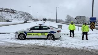 Son dakika: Sinop'ta kar yağışı trafikte aksamaya neden oldu