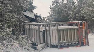 KARGAZ doğalgaz tırı devrildi: Sızıntı sebebiyle yol trafiğe kapatıldı