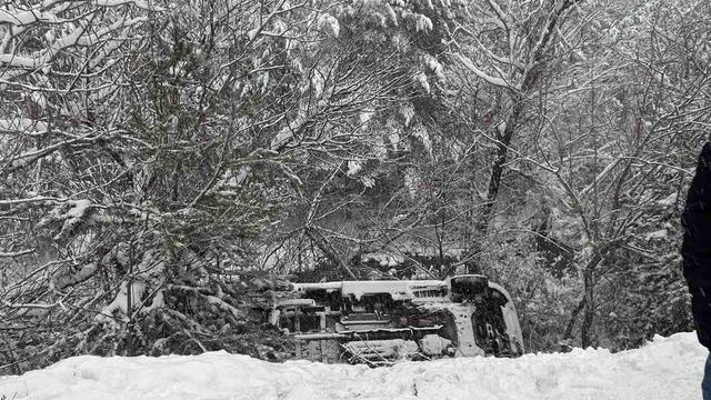Gümüşhane’de ambulans dere yatağına yuvarlandı