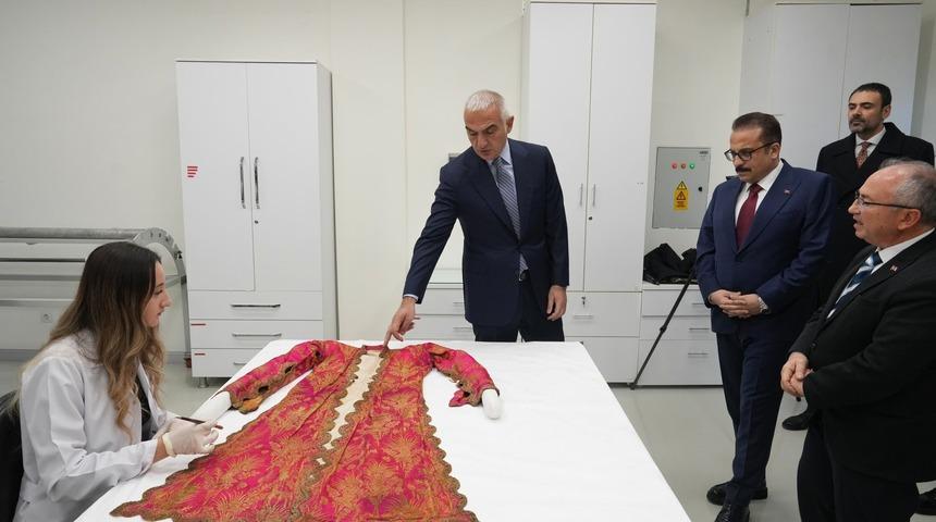 Bakan Ersoy: "&Uuml;lkemiz, d&uuml;nyadaki sayılı b&uuml;y&uuml;k ve hızlı &uuml;retim kapasitesine sahip konservasyon merkezlerinden birine sahip"