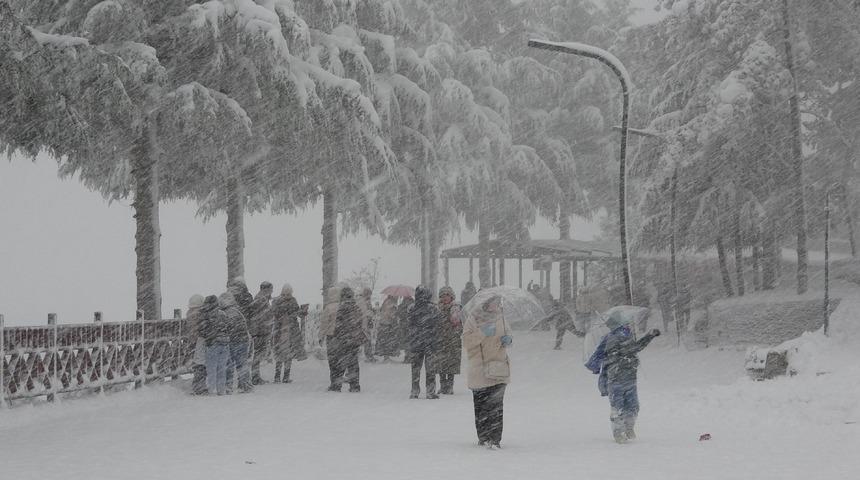 Ordu'da yeni yılın ilk kar yağışı etkili oldu