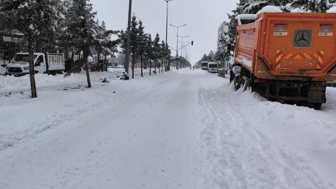 Dicle’de kar yağışı hayatı olumsuz etkiledi 2