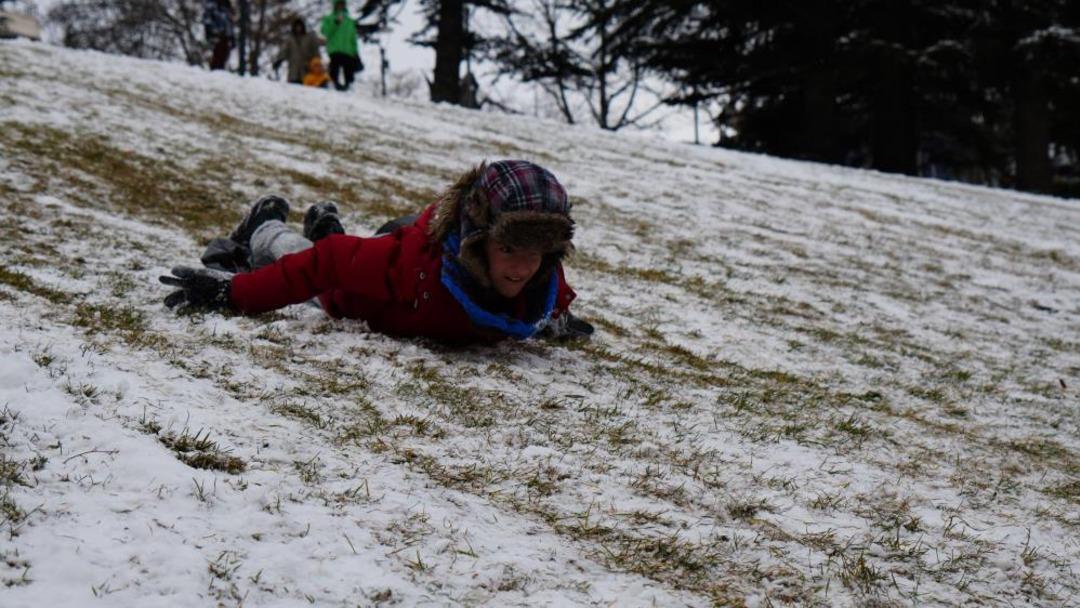 Kar yağışını fırsata çeviren Ankaralılar parklara akın etti 1